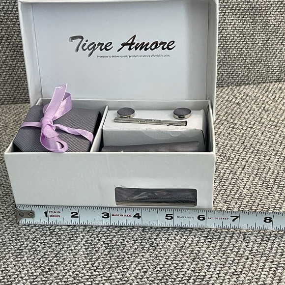 Gray Tie Set with Elegant Accessories - Picture 6 of 16